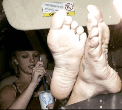 britney-spears-barefoot.jpg