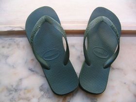 havianas-flip-flops-sandals.jpg