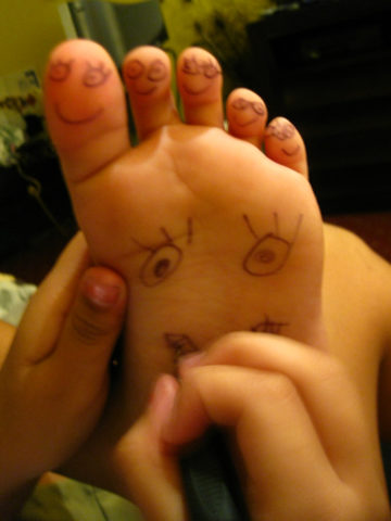 smiley-face-foot